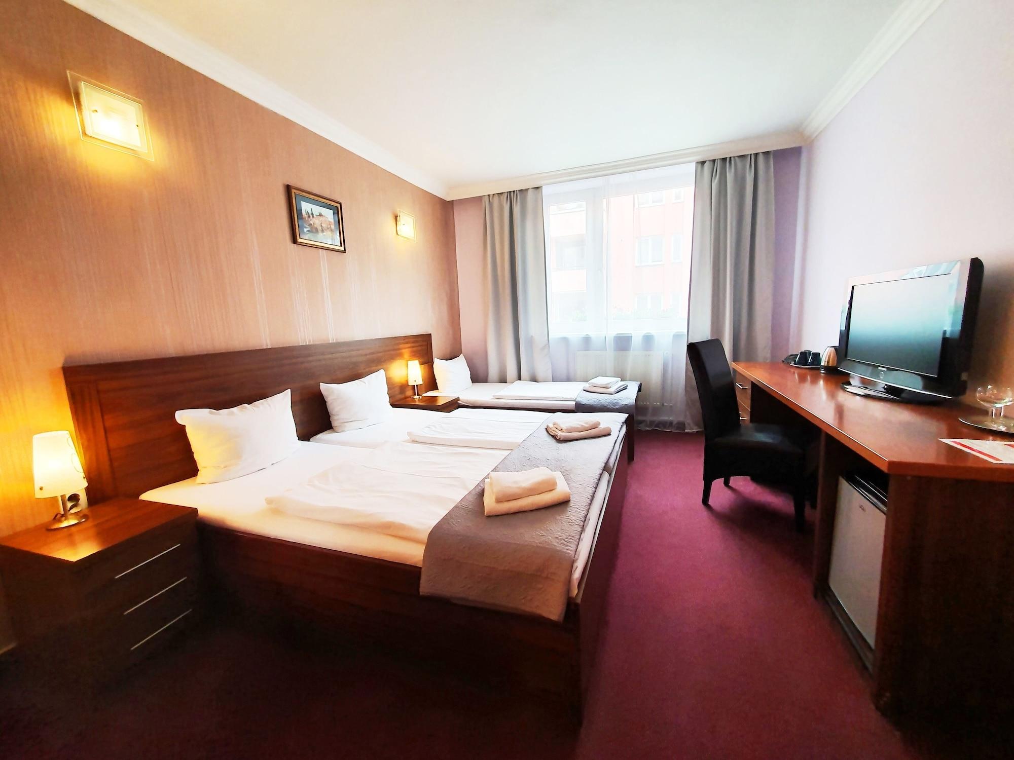 Relax Inn Prag Exterior foto